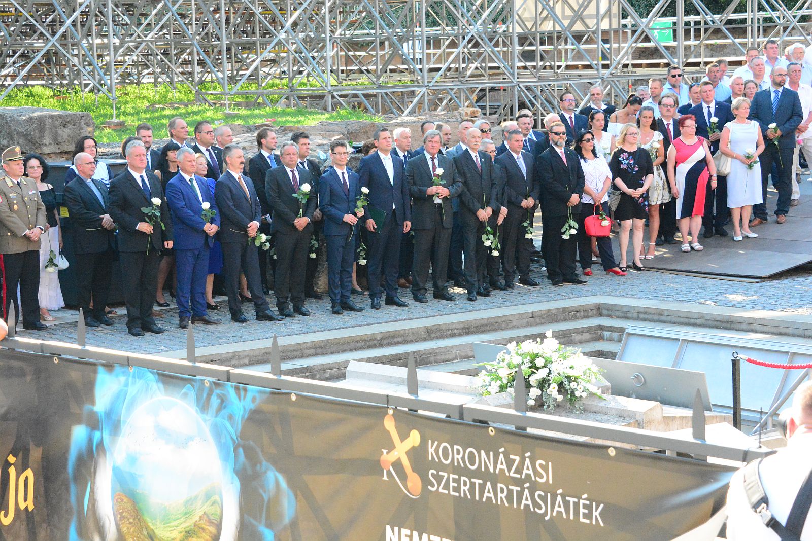 „Tekints, István király hazádra, fordítsd szemeid régi országodra…”